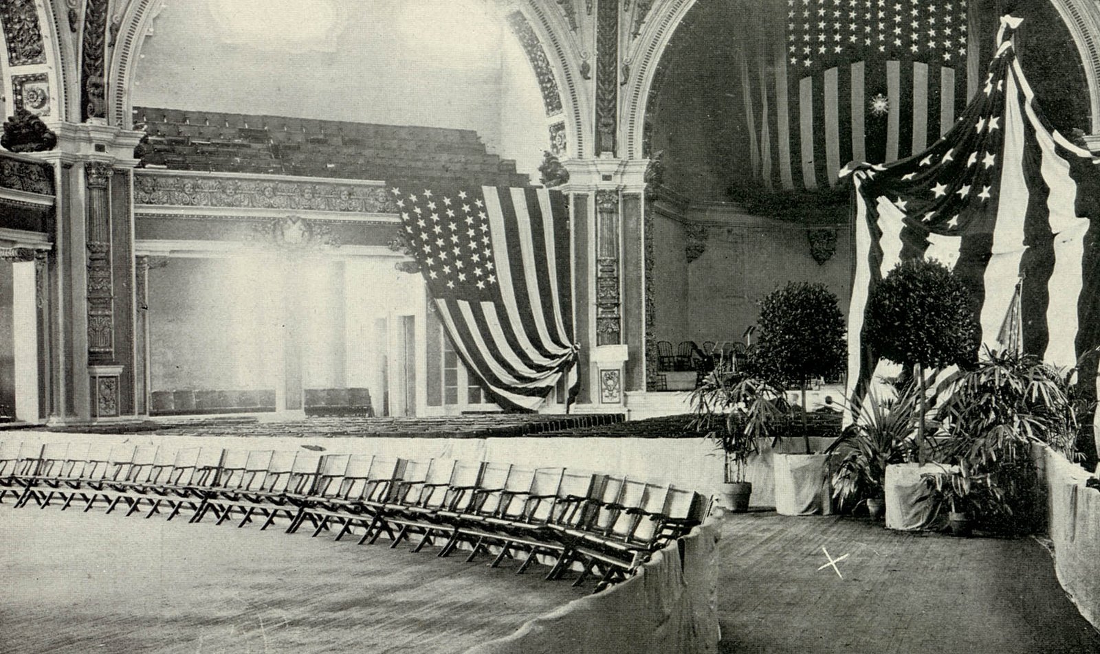 Czolgosz shooting McKinley with a revolver